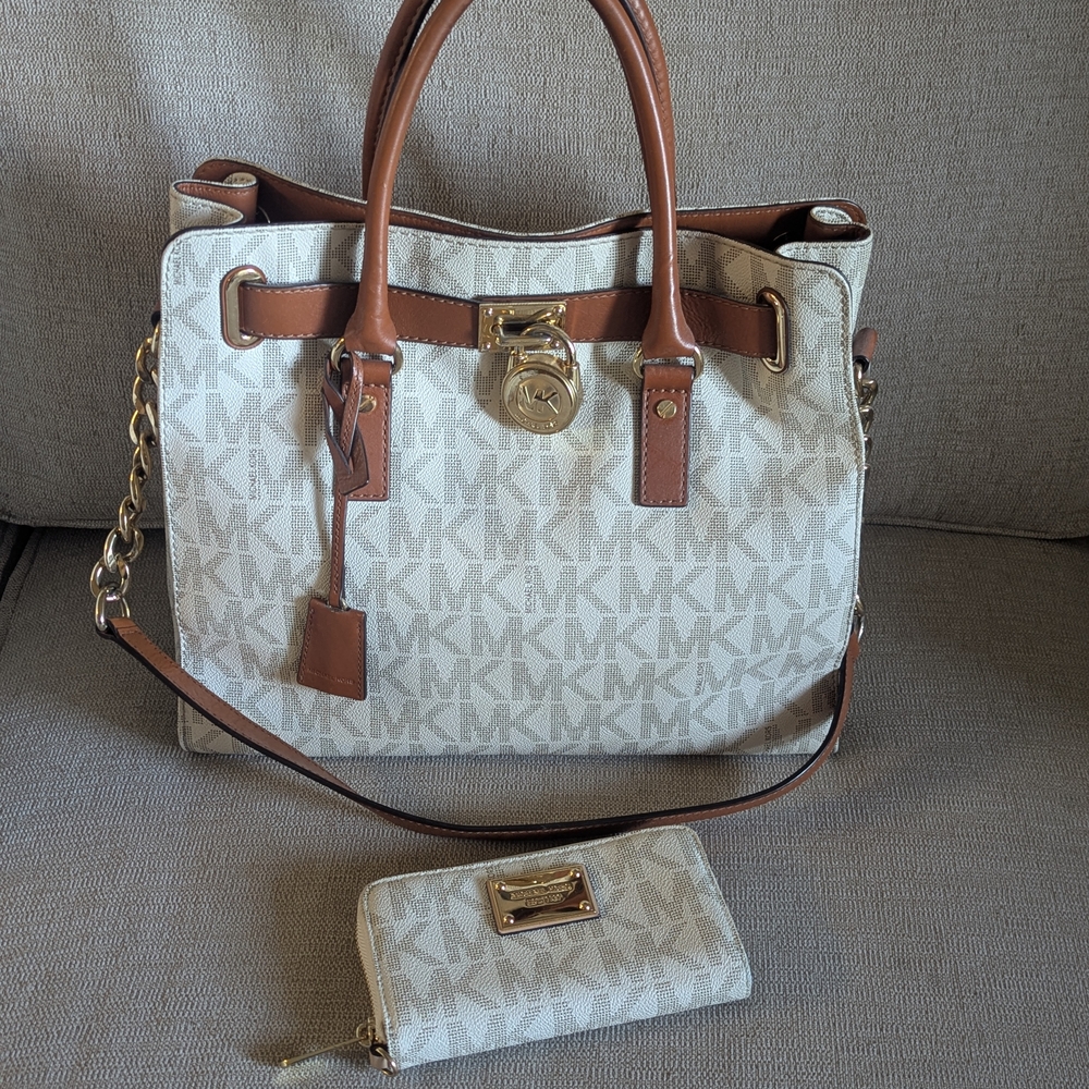 Michael Kors Signature Vanilla Large Hamilton Tote Bag With Matching Wallet